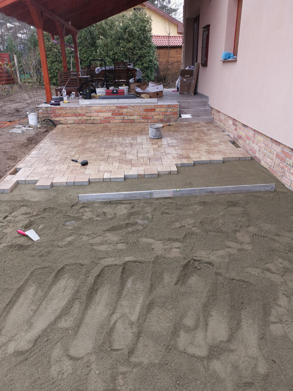 Térkővezés vasalt betonrétegre 10