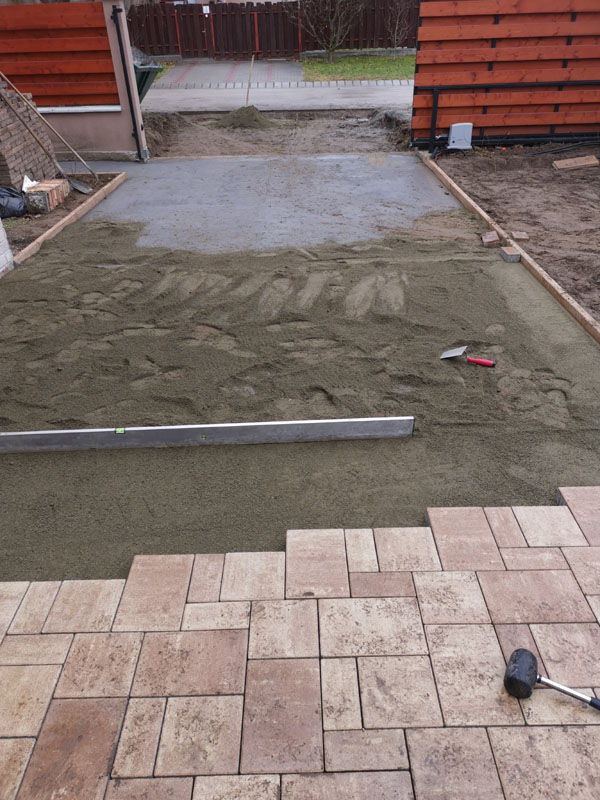 Térkővezés vasalt betonrétegre 12
