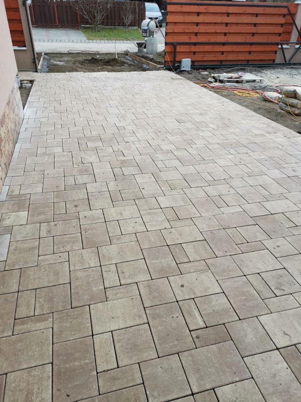 Térkővezés vasalt betonrétegre 13