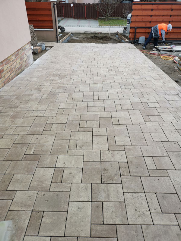 Térkővezés vasalt betonrétegre 14
