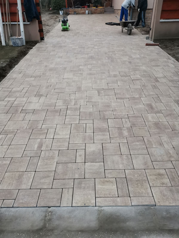 Térkővezés vasalt betonrétegre 18