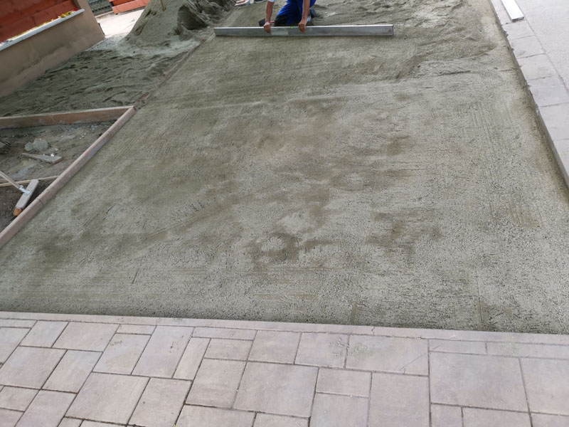 Térkővezés vasalt betonrétegre 26