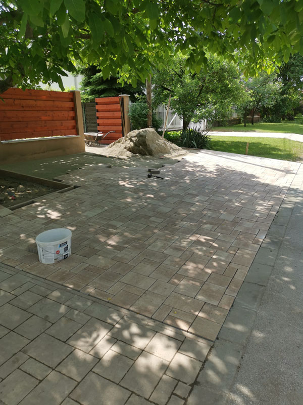 Térkővezés vasalt betonrétegre 30