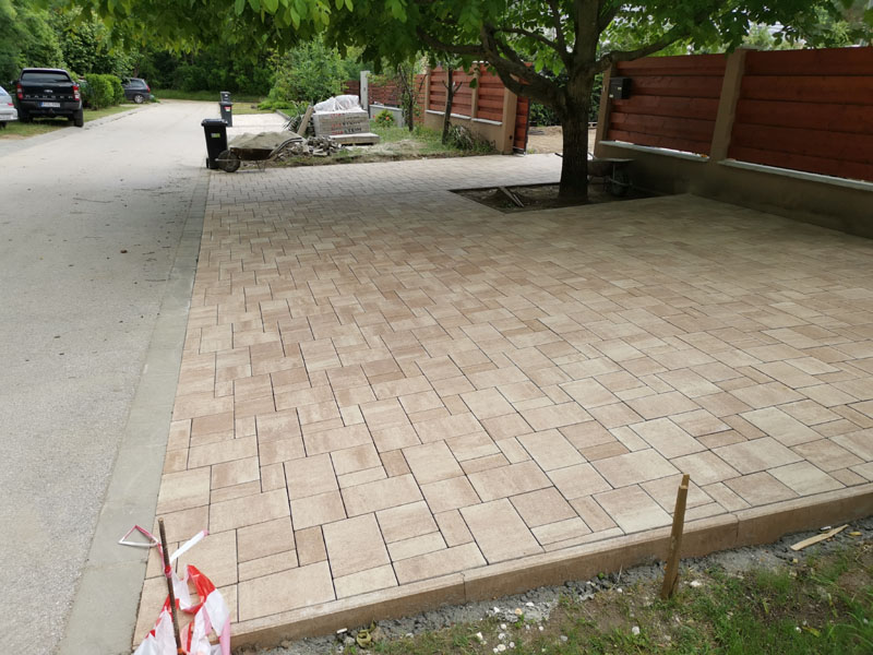Térkővezés vasalt betonrétegre 33